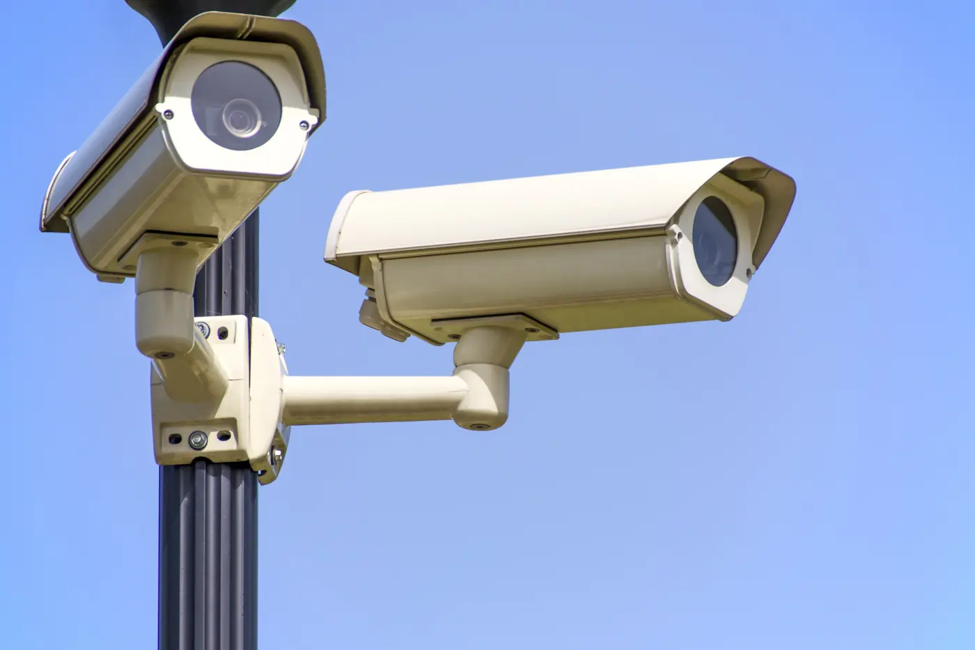 Kamery monitoringu CCTV na słupie